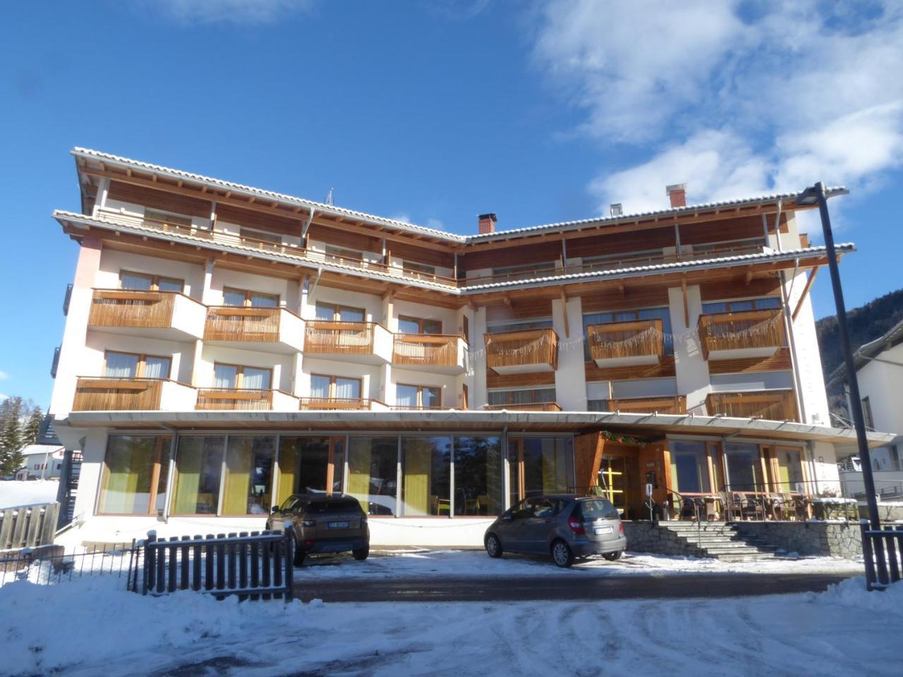Sporthotel Rasen Rasùn di Sotto Dış mekan fotoğraf